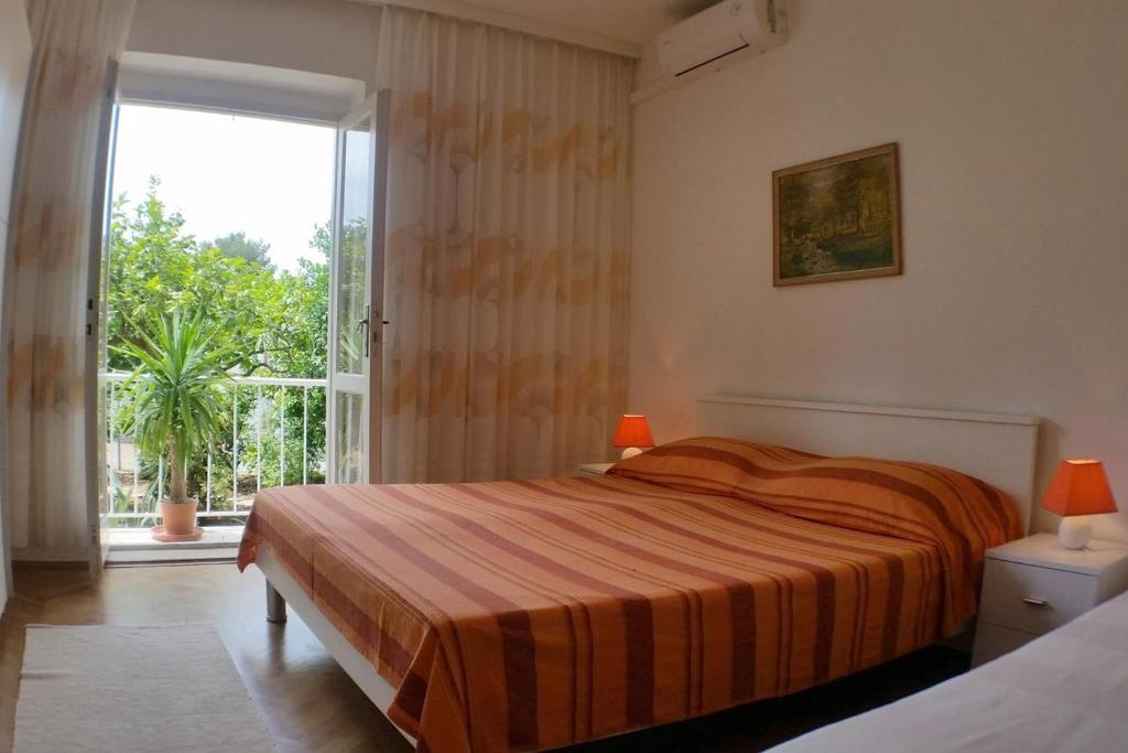 Apartments by the sea Podgora, Makarska - 4332 - Appartement De Trois Chambres Avec Terrasse