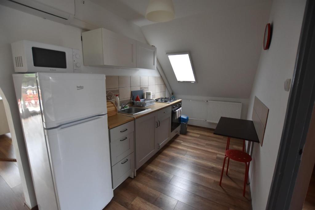 Kuchnia lub aneks kuchenny w obiekcie Borsi Apartman