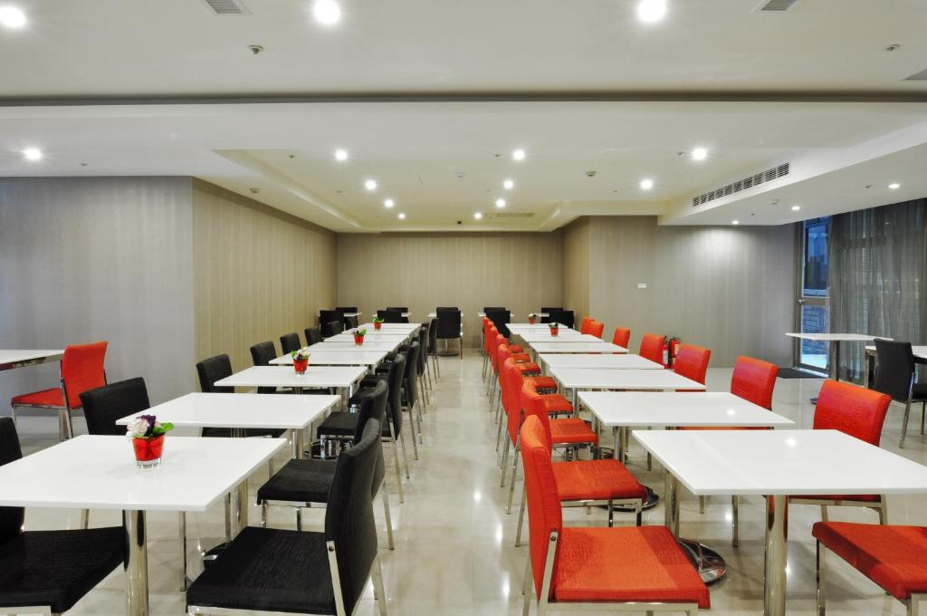 Gallery image of Goodness Plaza Hotel in Taishan