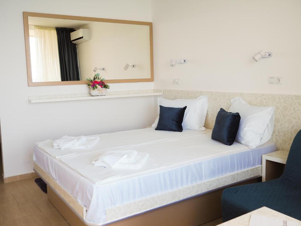 Postel nebo postele na pokoji v ubytování Hotel Carmen Azzuro
