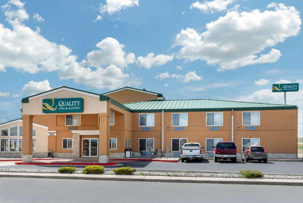 a hotel with cars parked in front of a building at Quality Inn & Suites Limon in Limon