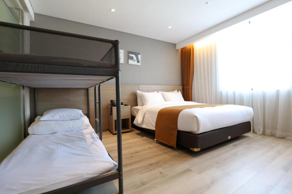 Gangneung City Hotel - Deluxe Vierbettzimmer
