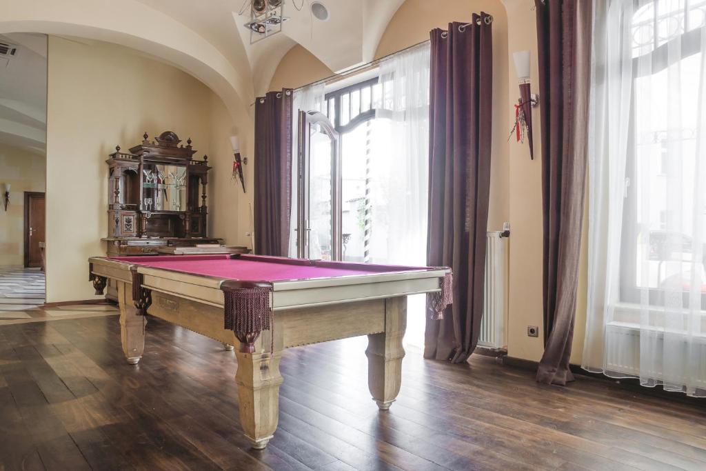 Biliár nebo kulečník v ubytování Hotel Rejs