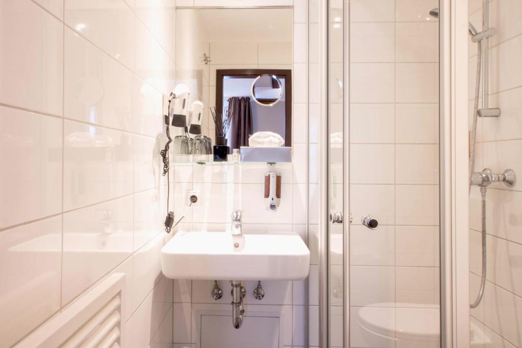 Koupelna v ubytování Hotel Delta am Potsdamer Platz