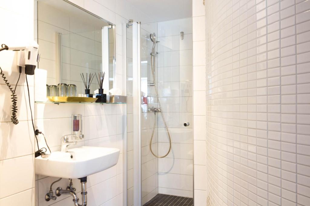 Koupelna v ubytování Hotel Delta am Potsdamer Platz