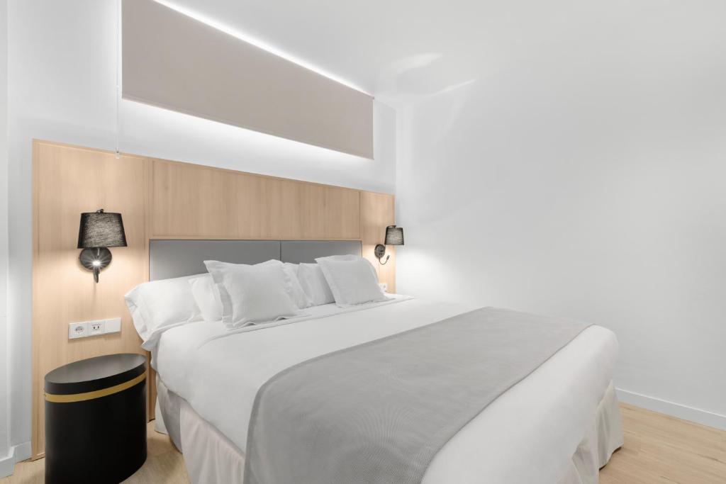 Postel nebo postele na pokoji v ubytování Palmanova Suites by TRH