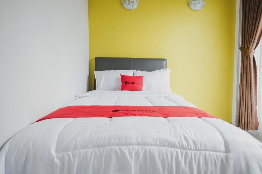 RedDoorz Syariah @ Jalan Dieng - Double Room