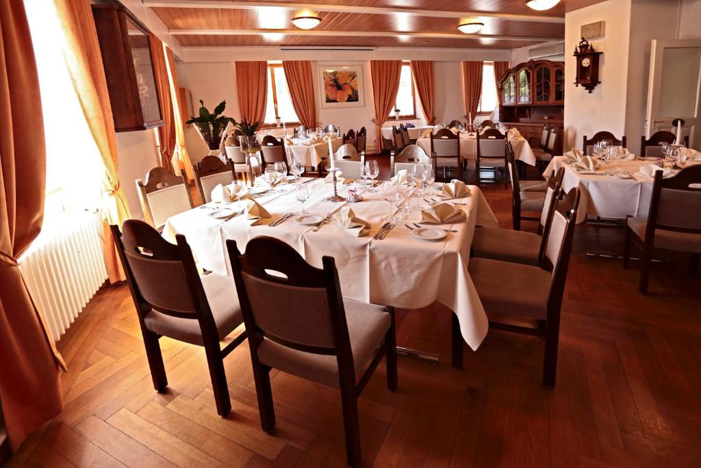 Restaurace v ubytování Gasthof National