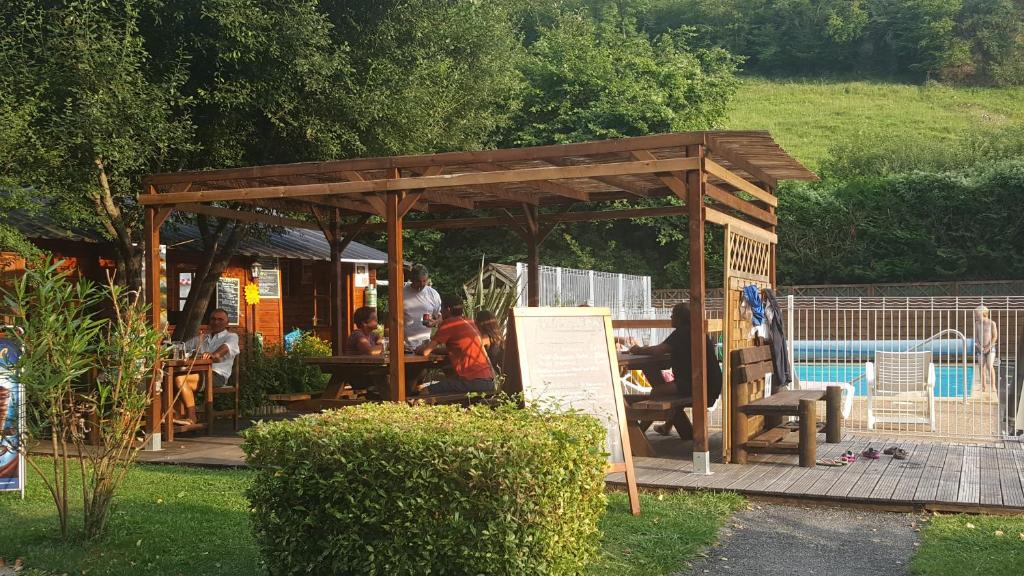 Bazén v ubytování Camping Le Rey nebo v jeho okolí
