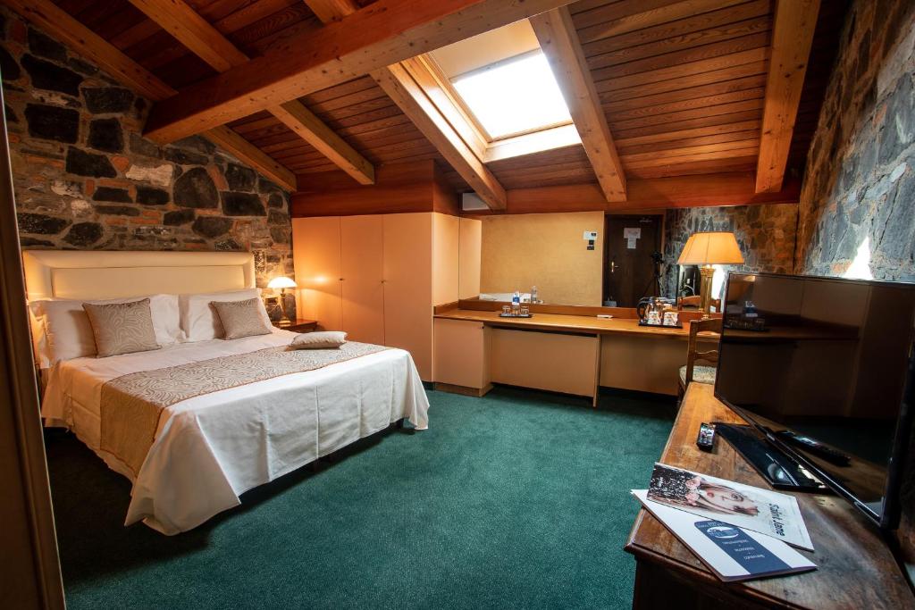 Postel nebo postele na pokoji v ubytování Albergo Le Due Corti