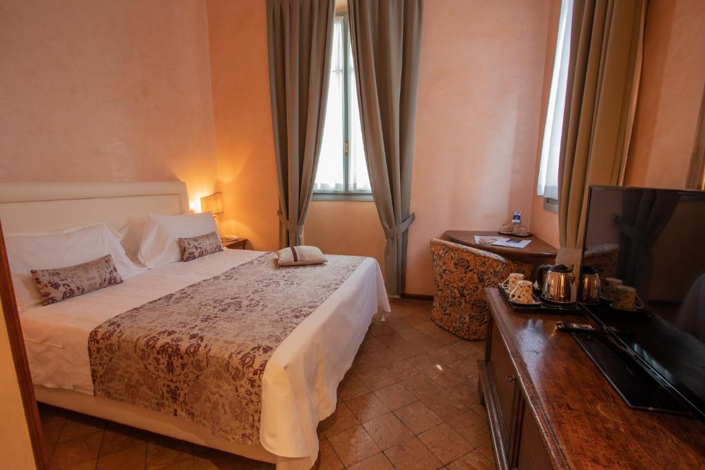 Postel nebo postele na pokoji v ubytování Albergo Le Due Corti