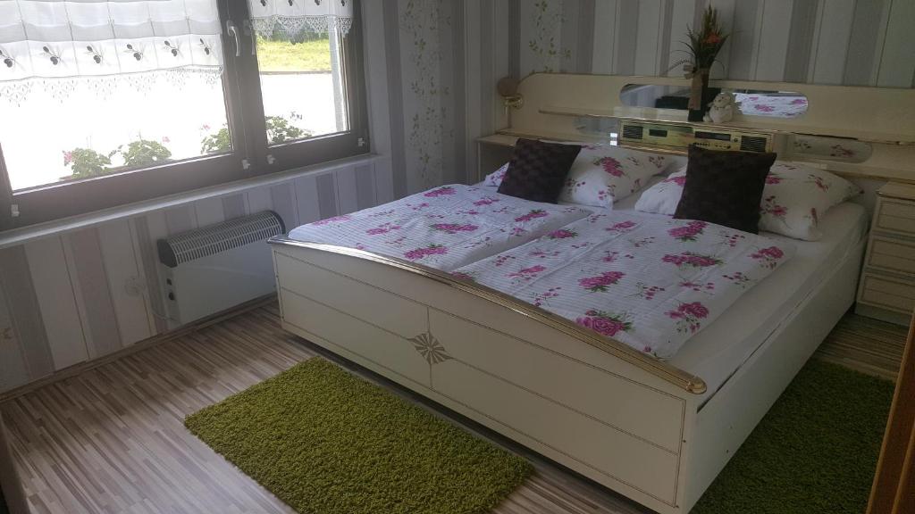 Postel nebo postele na pokoji v ubytování Ferienhaus am Teich