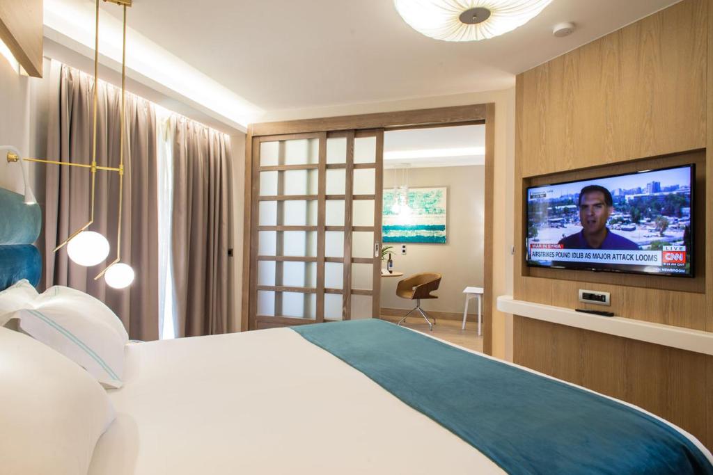 TV a/nebo společenská místnost v ubytování Anthemus Sea Beach Hotel and Spa