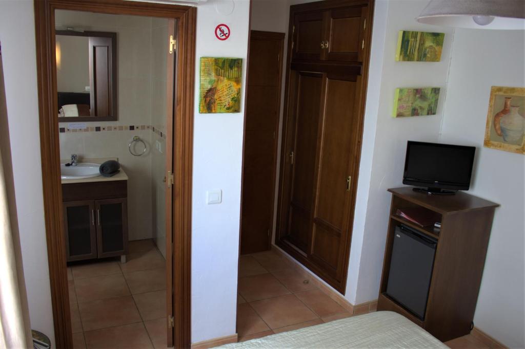 Kuchyň nebo kuchyňský kout v ubytování Hostal Don Peque Adult Recommended