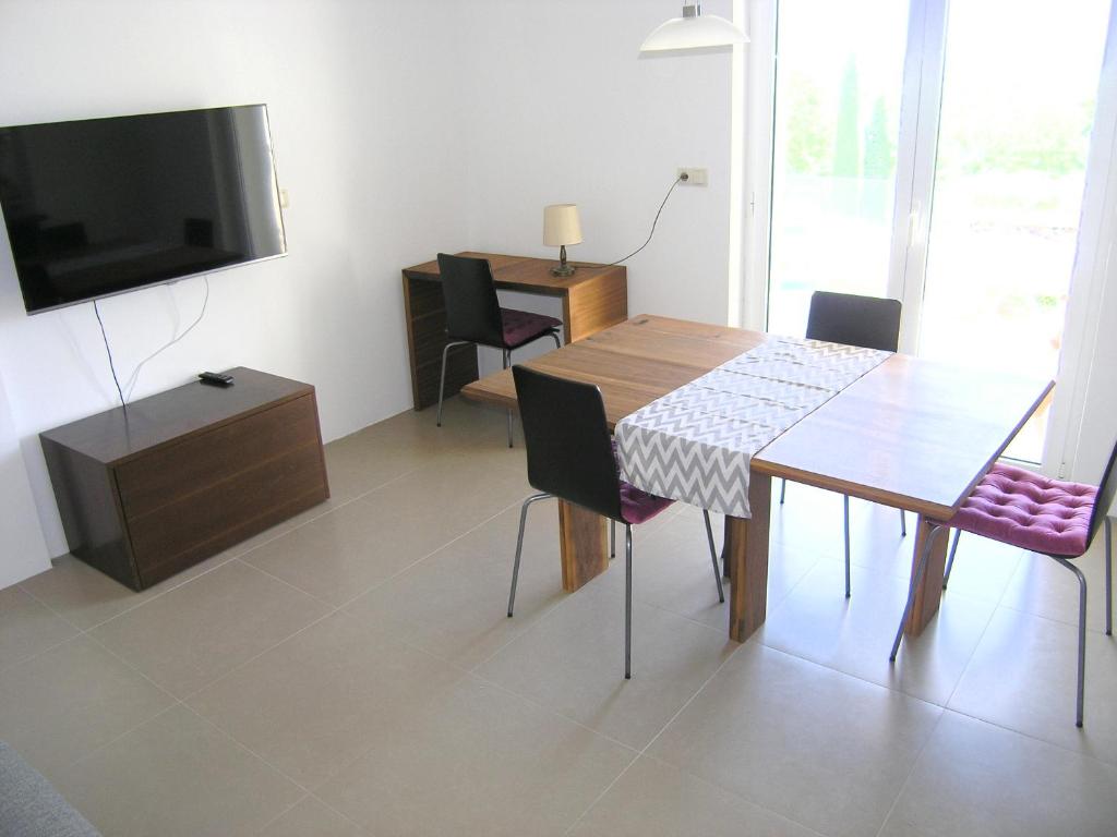 TV a/nebo společenská místnost v ubytování Apartman Kucer