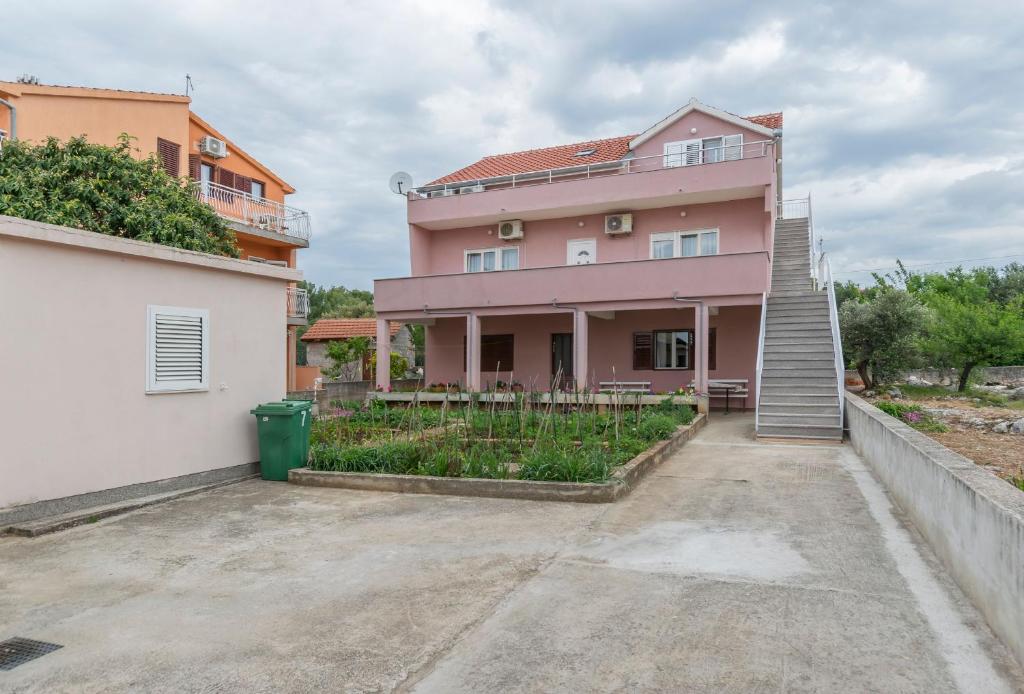 Budova, kde se apartmán nachází