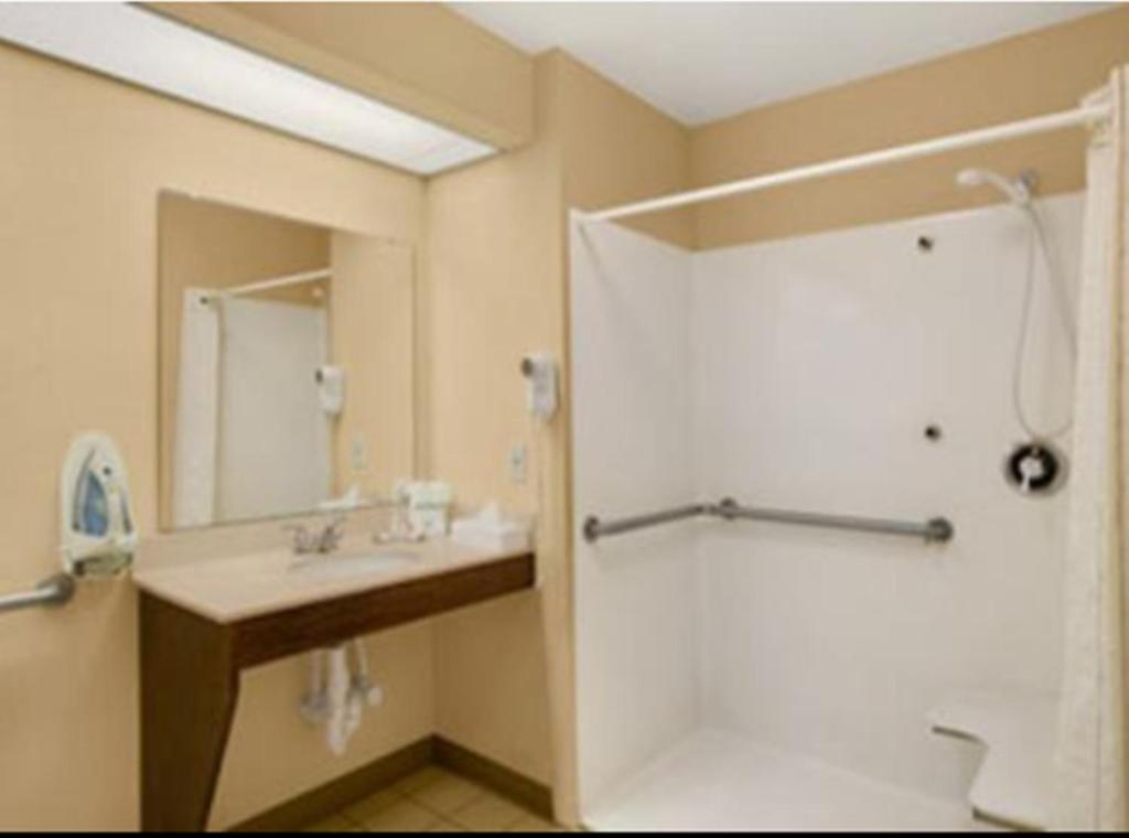 Baymont by Wyndham Easley/Greenville - Standard Room