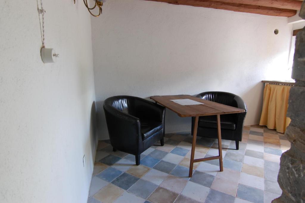 Posezení v ubytování Apartamento El Fenal de Turmo Casa rural "El Capricho de Nieves"