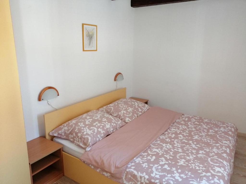 Postel nebo postele na pokoji v ubytování Apartments Ani