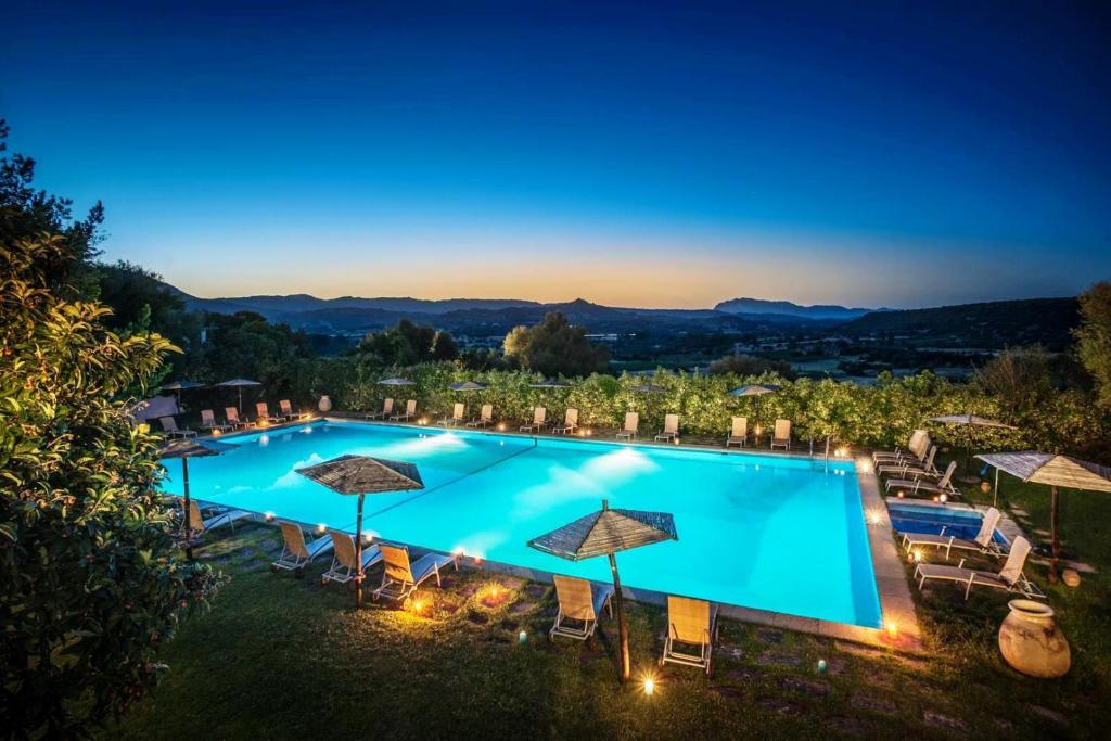 Bazén v ubytování Su Gologone Experience Hotel nebo v jeho okolí