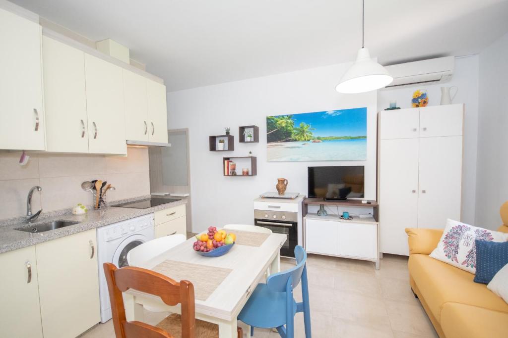 Cubos Apartamento Versalles BD Fuengirola, Spain - Booking.com