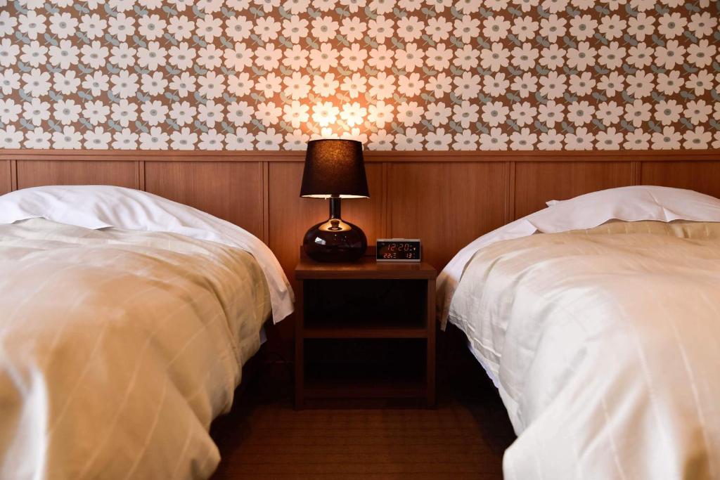 Postel nebo postele na pokoji v ubytování Yuzawa Toei Hotel