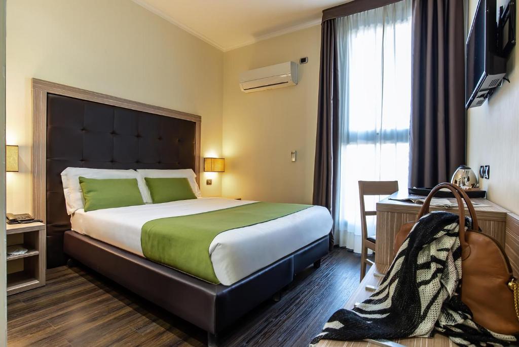 Postel nebo postele na pokoji v ubytování Hotel Roma Sud