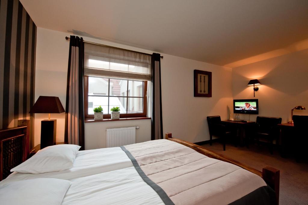 Postel nebo postele na pokoji v ubytování Hotel Tumski