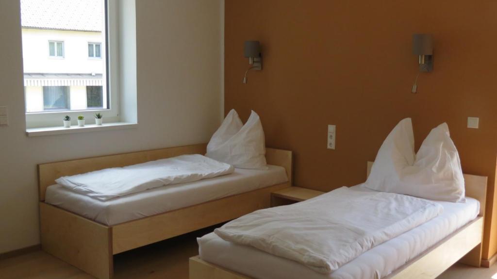 Postel nebo postele na pokoji v ubytování Gästehaus Eisenstrasse