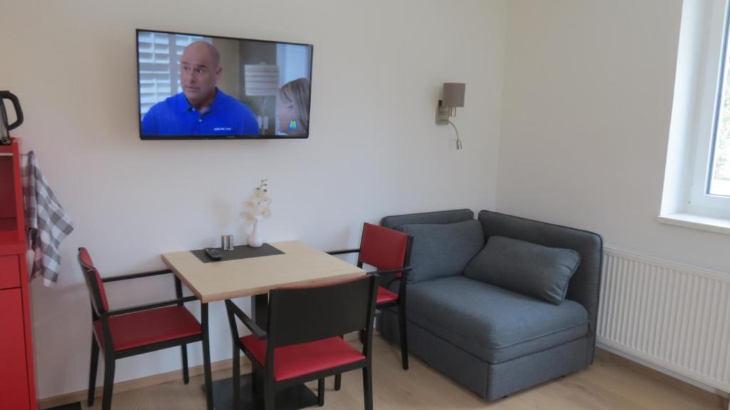 TV a/nebo společenská místnost v ubytování Gästehaus Eisenstrasse