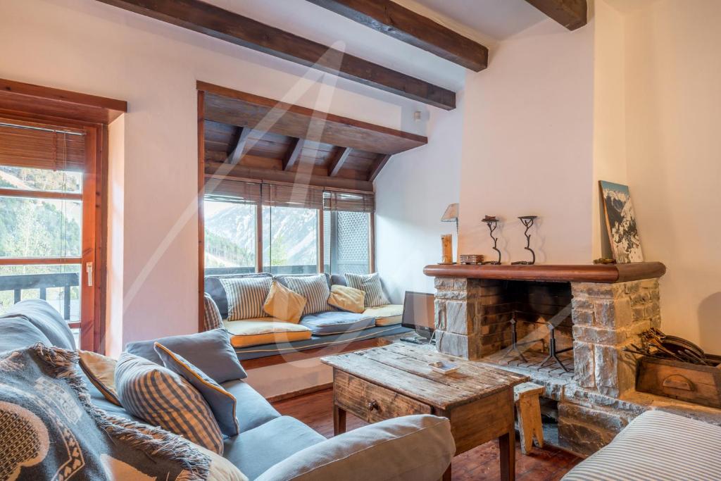 Posedenie v ubytovaní Nin de Beret by SeaMount Rentals