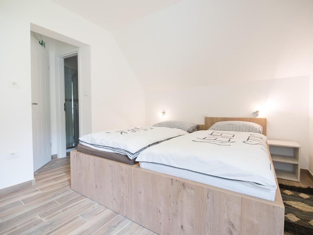 Postel nebo postele na pokoji v ubytování Apartments and rooms Nataša 2