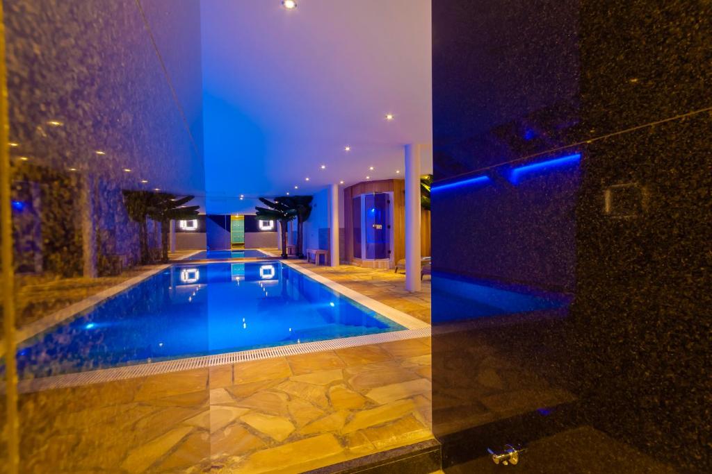 Bazén v ubytování Hotel Pracha nebo v jeho okolí