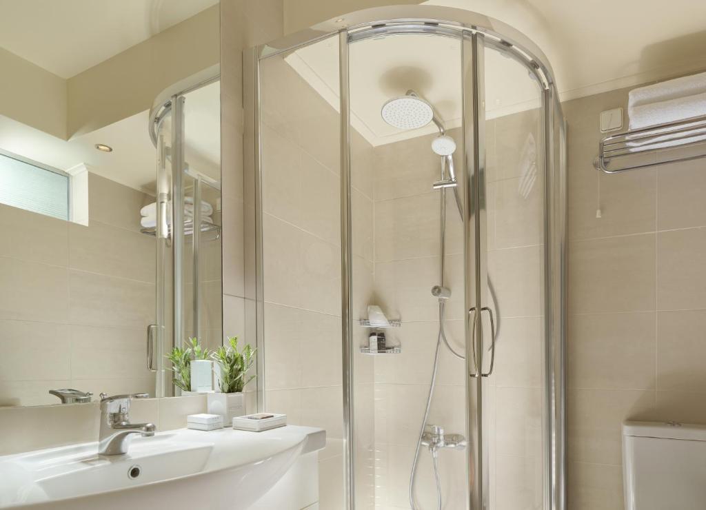 Kúpeľňa v ubytovaní Blazer Suites Hotel