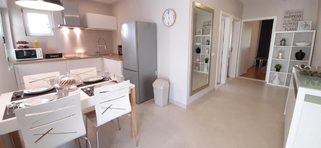 Kuchyň nebo kuchyňský kout v ubytování Guesthouse Čivljak