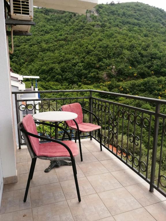 Balkón nebo terasa v ubytování Apartments Mitrović Podličak