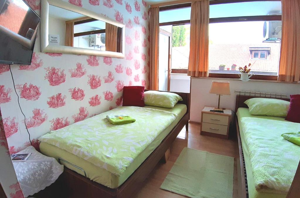 Postel nebo postele na pokoji v ubytování Hostel Pansion Lion