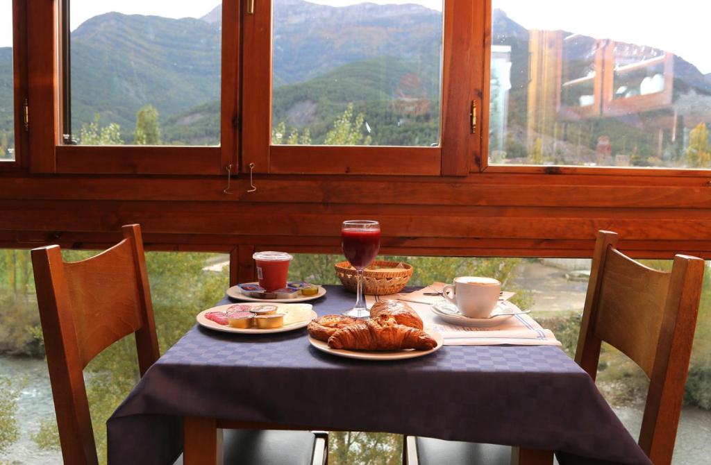 HOSTAL RIO ARA BELLOSTA by Vivere Stays, Fiscal – Updated ...