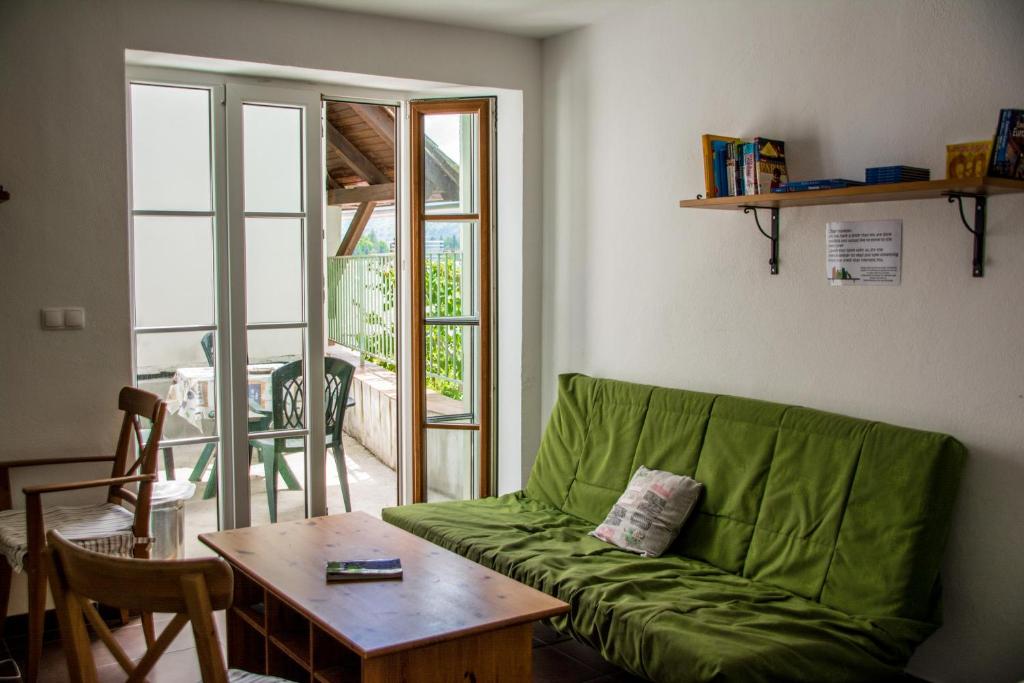 Istumisnurk majutusasutuses Travellers' Haven Hostel