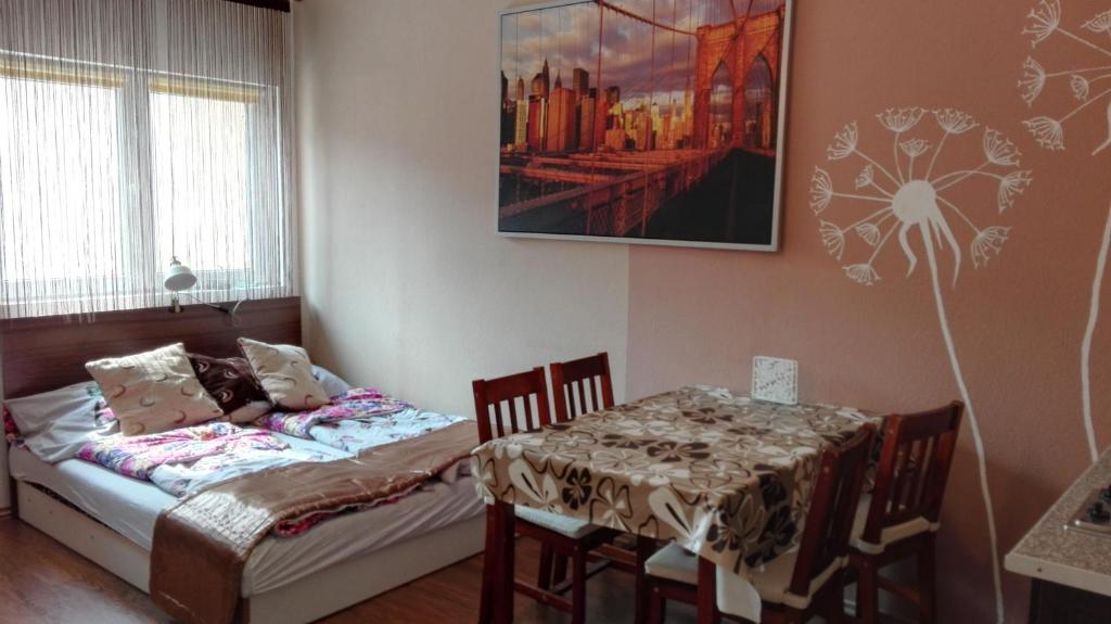Posteľ alebo postele v izbe v ubytovaní Sunshine apartman