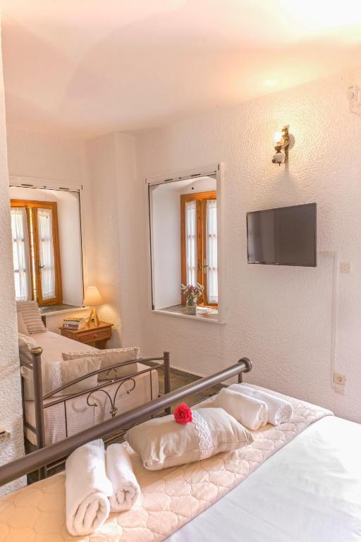 Łóżko lub łóżka w pokoju w obiekcie Villa Kastania
