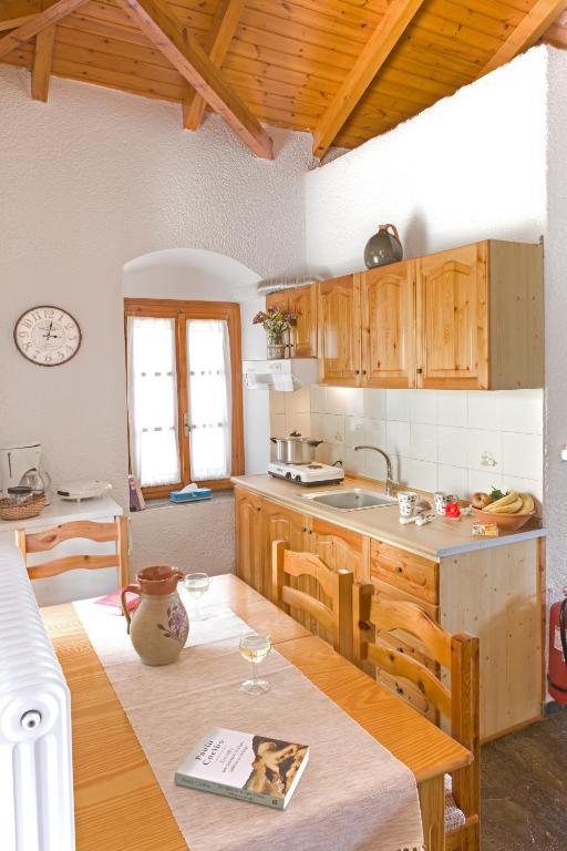 Kuchnia lub aneks kuchenny w obiekcie Villa Kastania