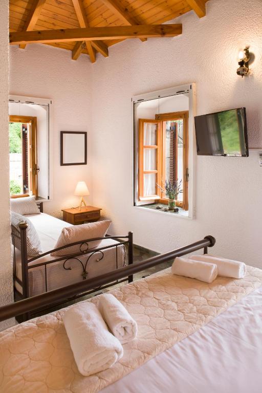 Łóżko lub łóżka w pokoju w obiekcie Villa Kastania