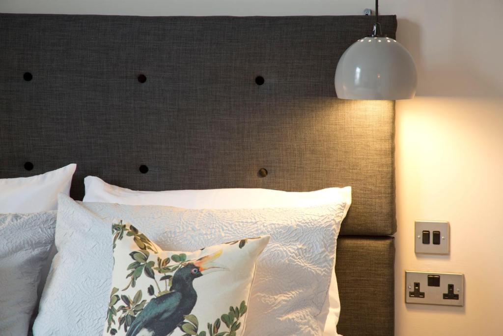 Postel nebo postele na pokoji v ubytování Blackbird Luxury Apartments Room 1