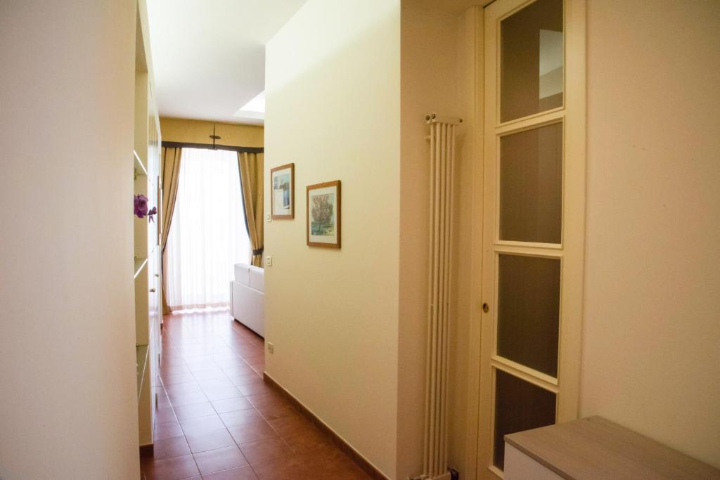 a hallway with a door to a room at Casa del Grillo in Molfetta