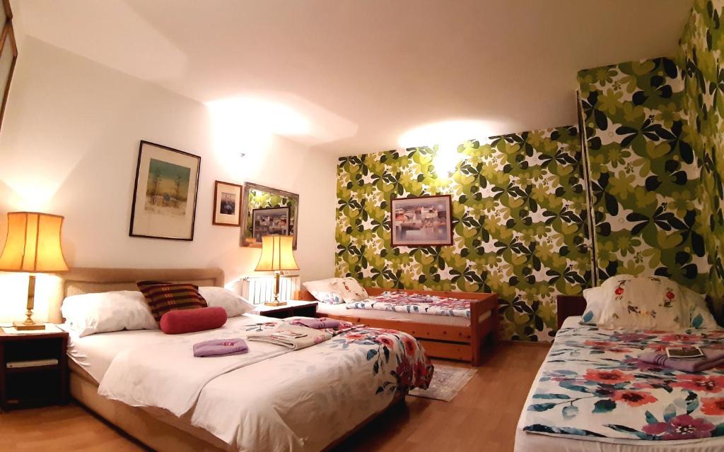 Postel nebo postele na pokoji v ubytování Hostel Pansion Lion
