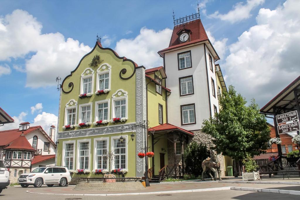 a large building with a clock on the front of it at Konyushenny Dvor Guest House in Ryazan