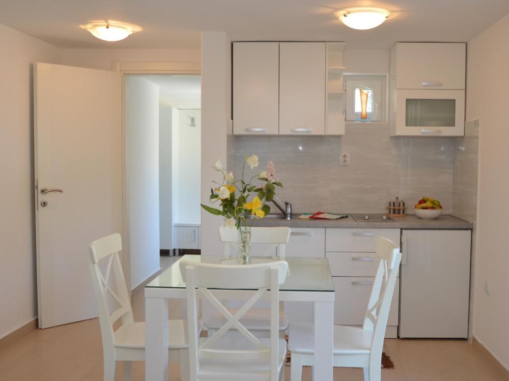 A cozinha ou kitchenette de Apartments Kordić