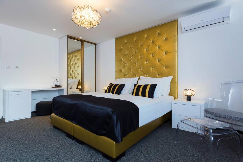 Postel nebo postele na pokoji v ubytování B Gold Luxury rooms B&B