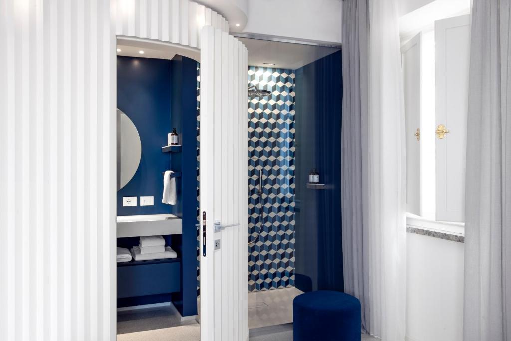 Koupelna v ubytování Hotel Plaza e de Russie - Relais & Châteaux